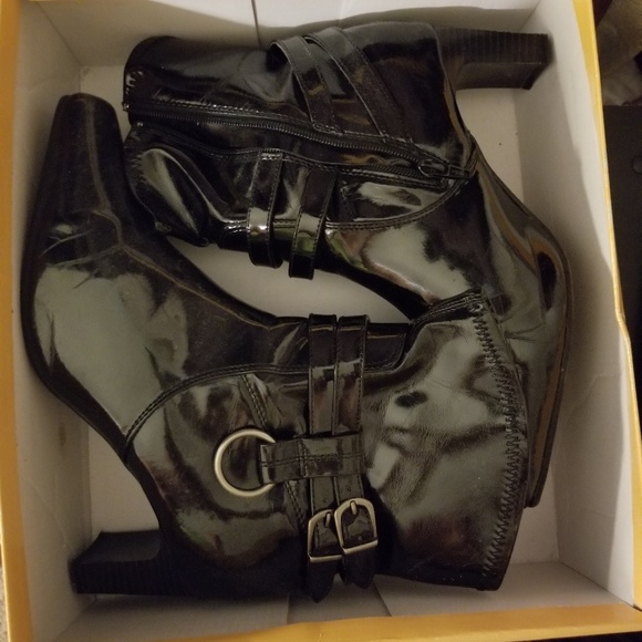 Boots - Picture 2 of 5